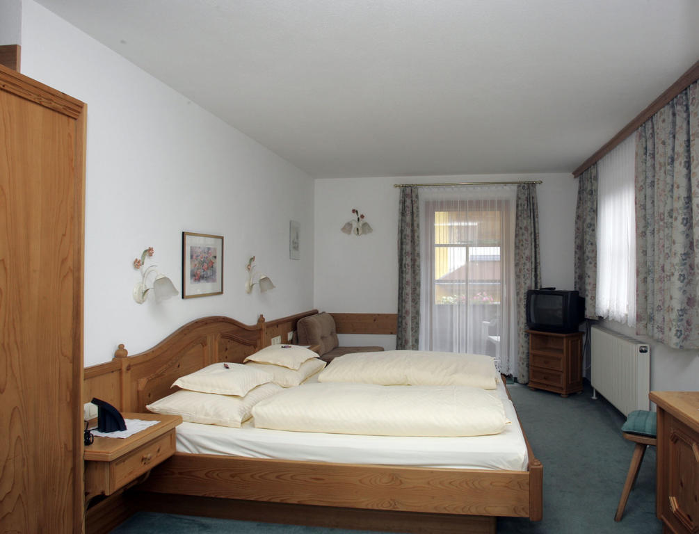 Hotel Sonne Sankt Johann in Tirol Room photo